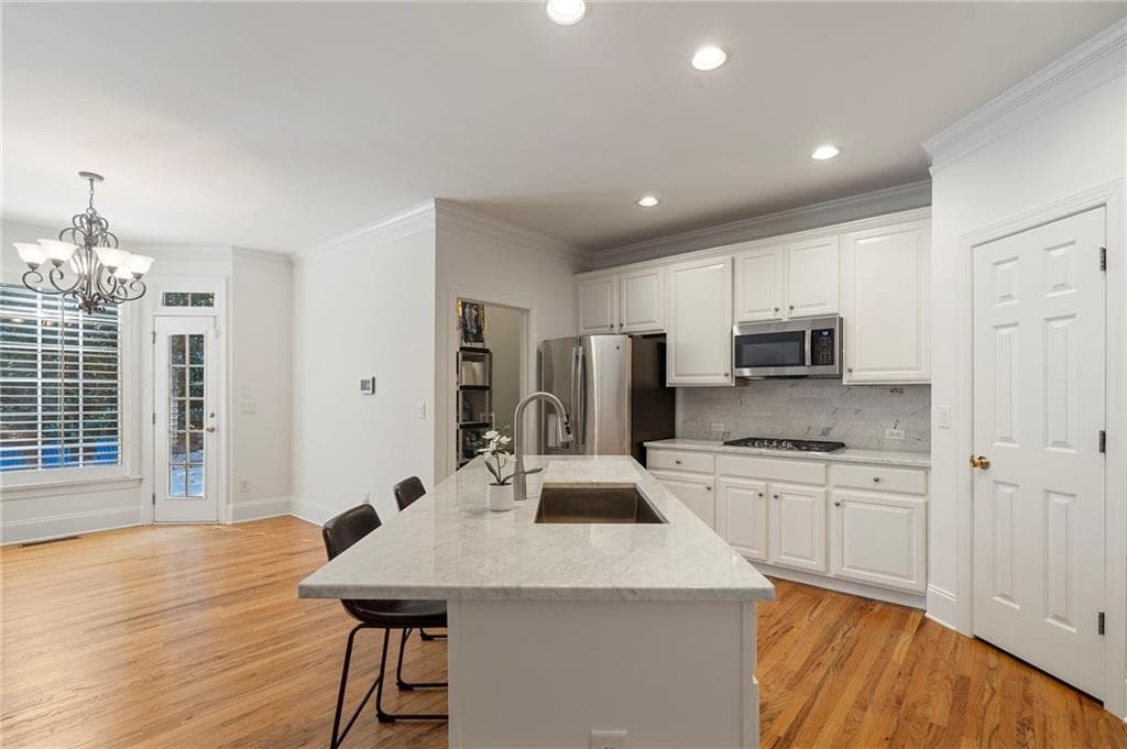 6 bedroom, 5 bathroom, 4,572 sq ft single family residence for sale at 135 Lynwood Drive, Roswell, GA 30075 — photo 3