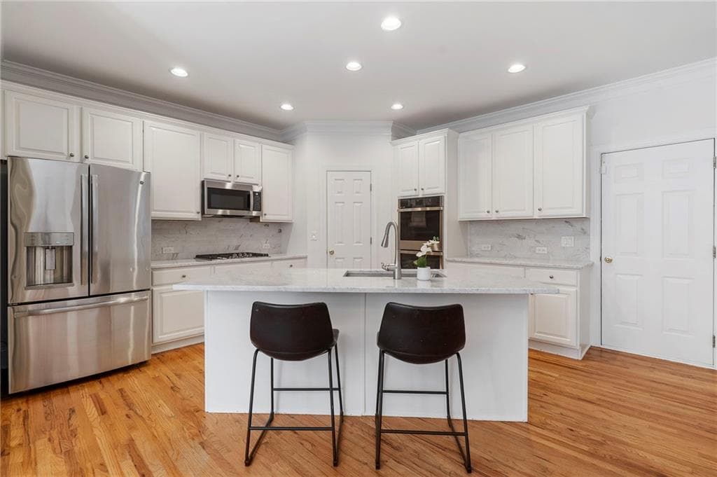 6 bedroom, 5 bathroom, 4,572 sq ft single family residence for sale at 135 Lynwood Drive, Roswell, GA 30075 — photo 6