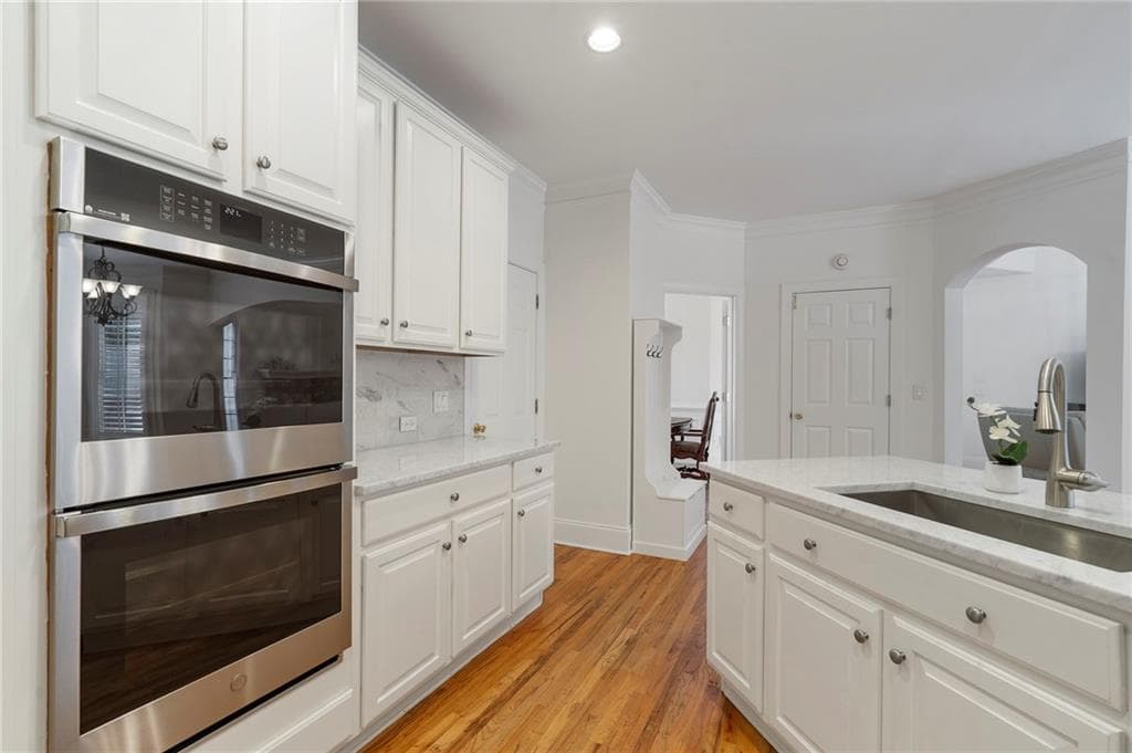 6 bedroom, 5 bathroom, 4,572 sq ft single family residence for sale at 135 Lynwood Drive, Roswell, GA 30075 — photo 4