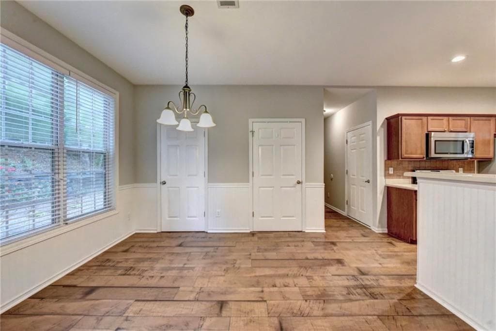 5 bedroom, 3 bathroom, 2,470 sq ft single family residence for rent at 410 Ruby Forest Parkway, Suwanee, GA 30024 for $2,800 a month — photo 9