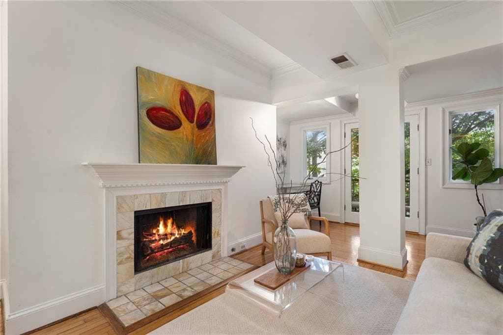 2 bedroom, 2 bathroom, 1,090 sq ft condominium for sale at 2840 Peachtree Road 411, Atlanta, GA 30305 — photo 4