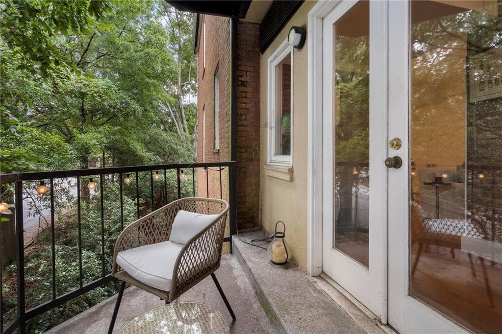 2 bedroom, 2 bathroom, 1,090 sq ft condominium for sale at 2840 Peachtree Road 411, Atlanta, GA 30305 — photo 9