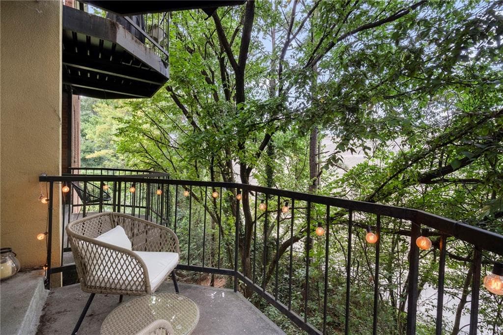 2 bedroom, 2 bathroom, 1,090 sq ft condominium for sale at 2840 Peachtree Road 411, Atlanta, GA 30305 — photo 10