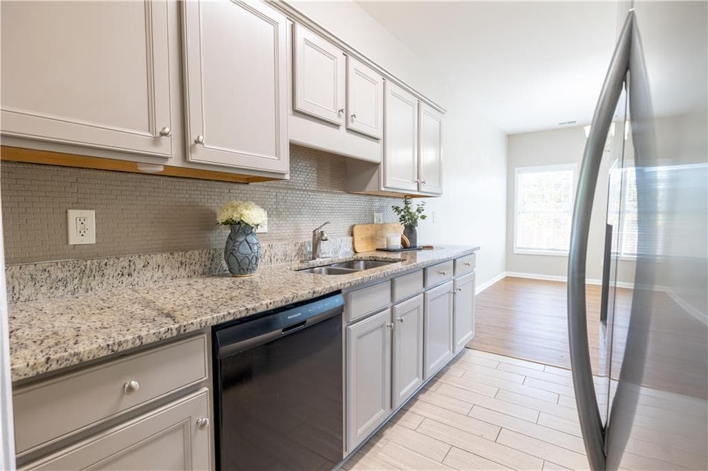 3 bedroom, 3 bathroom, 1,781 sq ft townhouse for sale at 17 Village Glen, Dallas, GA 30157 — photo 3