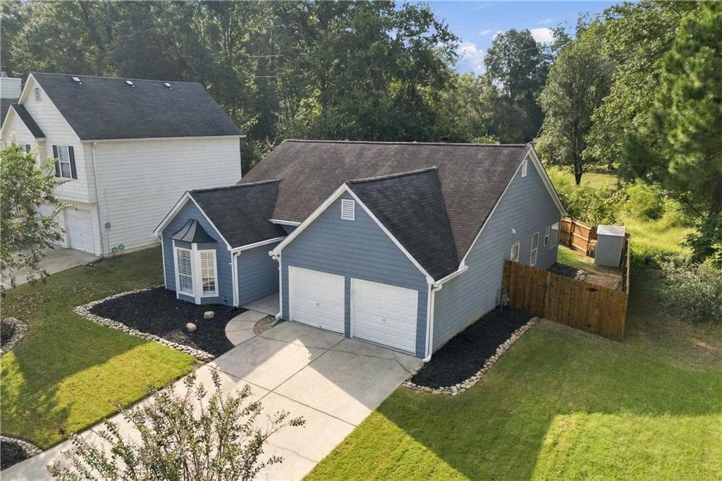 3 bedroom, 2 bathroom, 1,556 sq ft single family residence for sale at 4433 Grove Drive, Acworth, GA 30101 — photo 4