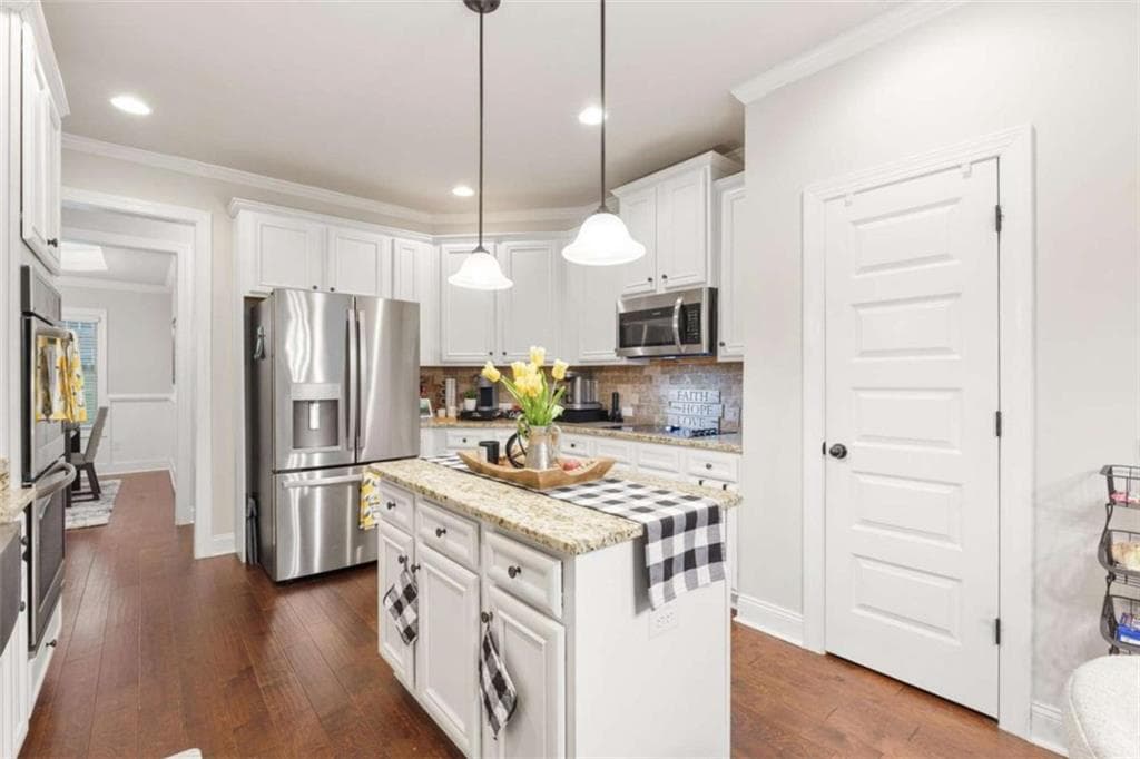 5 bedroom, 4 bathroom, 3,200 sq ft single family residence for sale at 90 Timber Drive, Forsyth, GA 31029 — photo 5