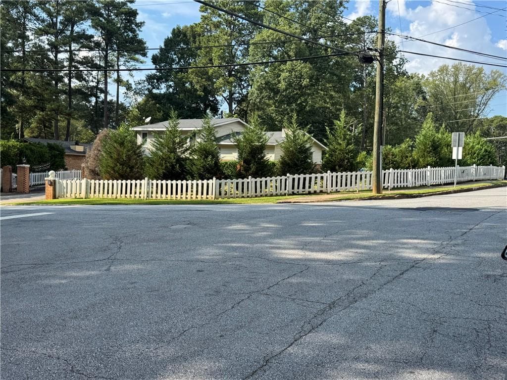 3 bedroom, 3 bathroom single family residence for sale at 3912 Donaldson Drive, Atlanta, GA 30341 — photo 3