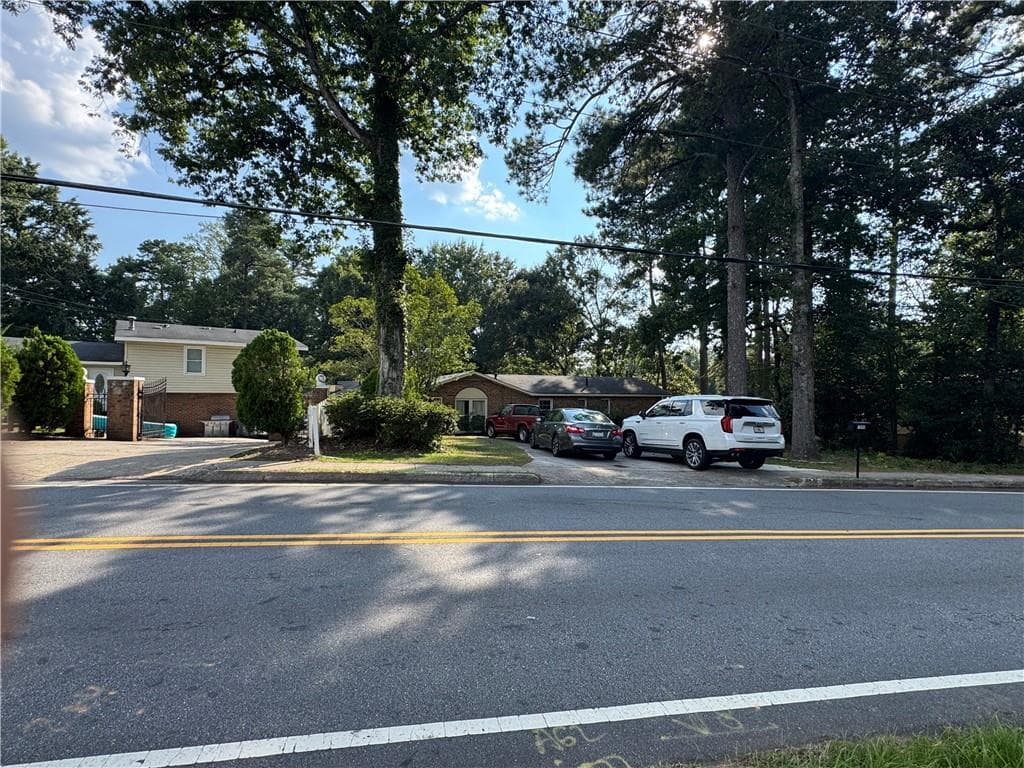 3 bedroom, 3 bathroom single family residence for sale at 3912 Donaldson Drive, Atlanta, GA 30341 — photo 5