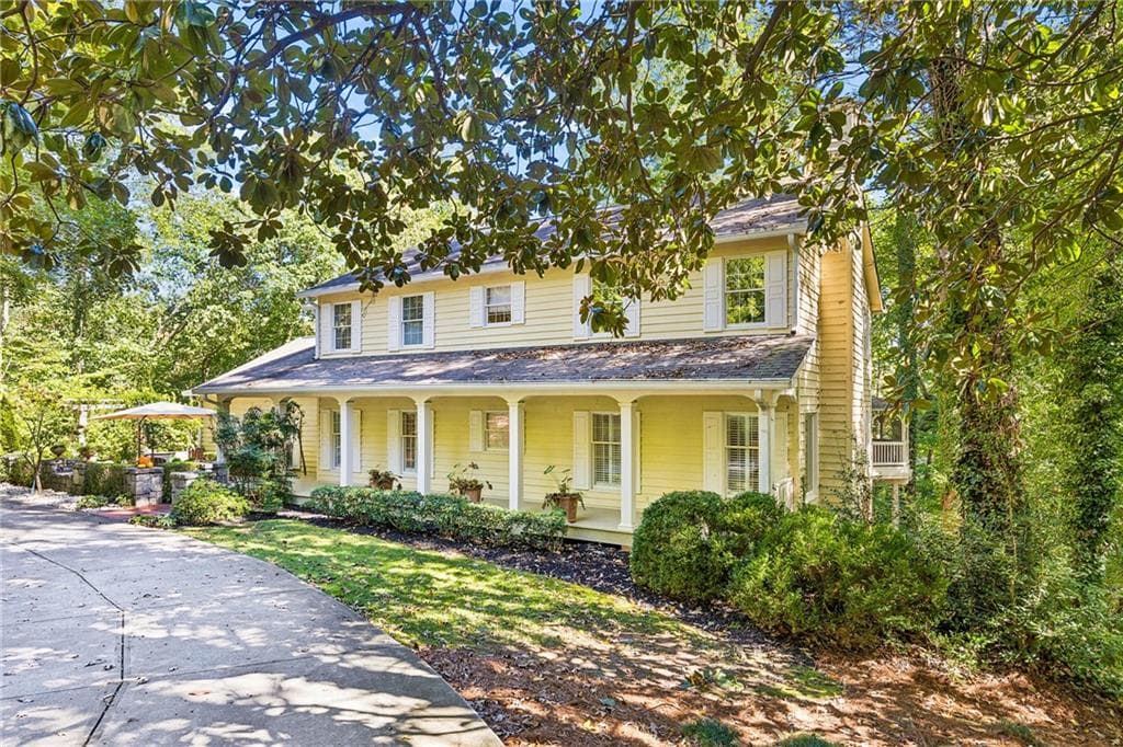 4 bedroom, 5 bathroom, 4,358 sq ft single family residence for sale at 5075 Jett Forest Trail, Sandy Springs, GA 30327 — photo 3