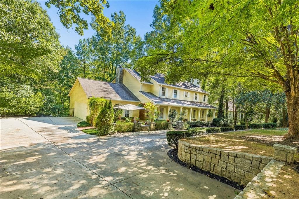 4 bedroom, 5 bathroom, 4,358 sq ft single family residence for sale at 5075 Jett Forest Trail, Sandy Springs, GA 30327 — photo 4