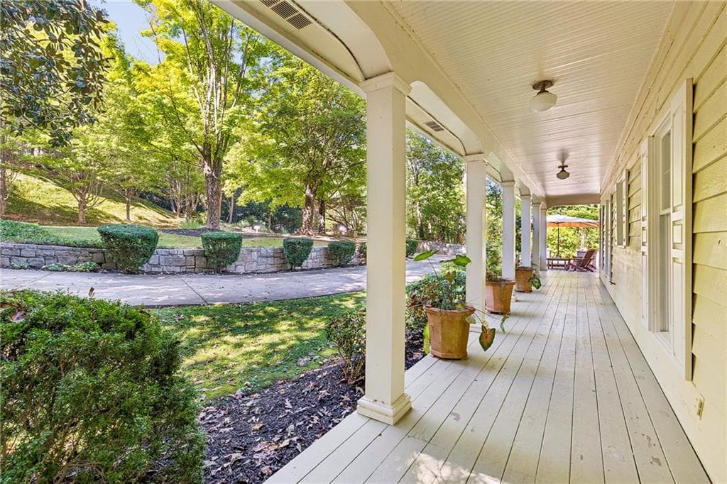 4 bedroom, 5 bathroom, 4,358 sq ft single family residence for sale at 5075 Jett Forest Trail, Sandy Springs, GA 30327 — photo 5