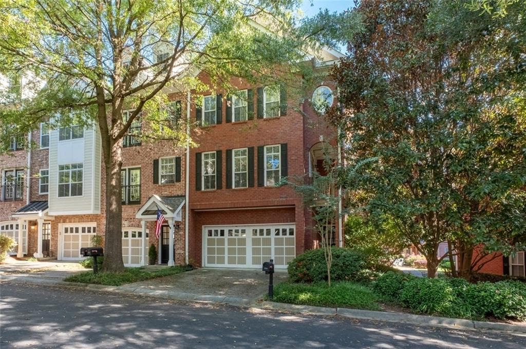 2 bedroom, 3 bathroom, 1,578 sq ft townhouse for sale at 1116 Glenridge Place 605, Sandy Springs, GA 30342 — photo 2