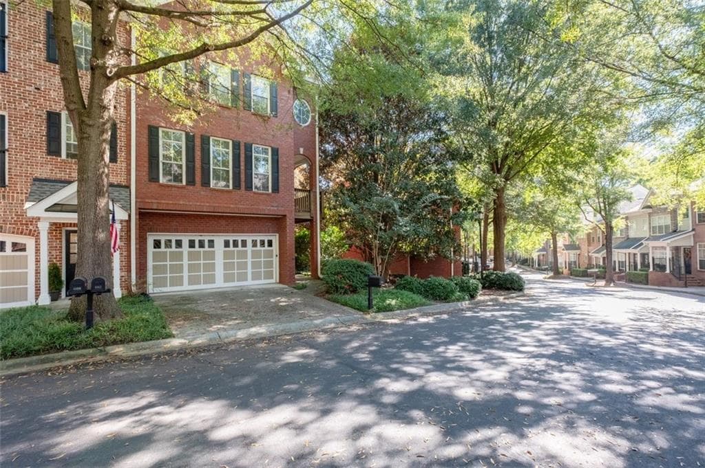 2 bedroom, 3 bathroom, 1,578 sq ft townhouse for sale at 1116 Glenridge Place 605, Sandy Springs, GA 30342 — photo 3