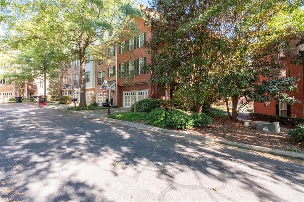 2 bedroom, 3 bathroom, 1,578 sq ft townhouse for sale at 1116 Glenridge Place 605, Sandy Springs, GA 30342 — photo 5