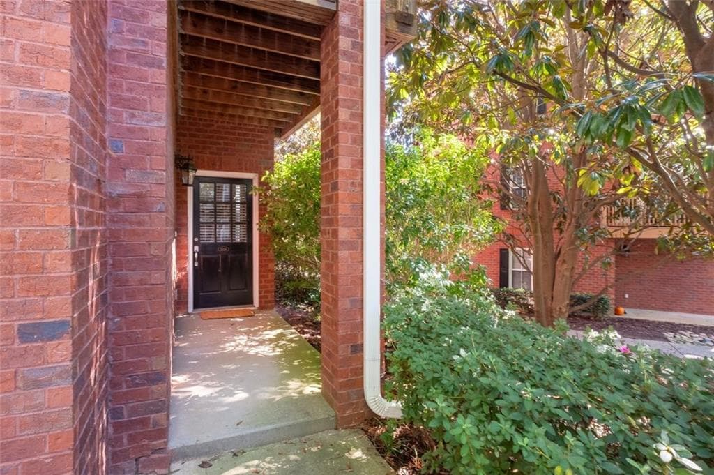 2 bedroom, 3 bathroom, 1,578 sq ft townhouse for sale at 1116 Glenridge Place 605, Sandy Springs, GA 30342 — photo 6