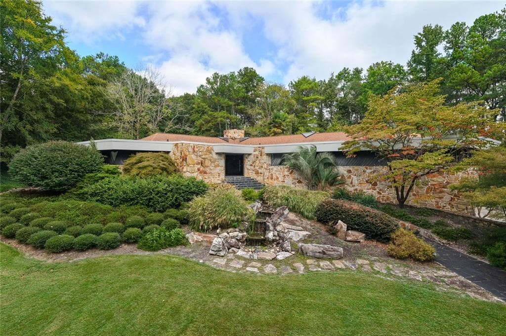 4 bedroom, 6 bathroom, 4,980 sq ft single family residence for rent at 3905 Parian Ridge Road, Atlanta, GA 30327 for $19,500 a month — photo 2