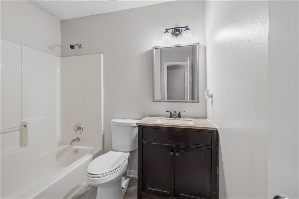 4 bedroom, 3 bathroom, 1,923 sq ft single family residence for sale at 5527 Tunbridge Wells Road, Lithonia, GA 30058 — photo 10