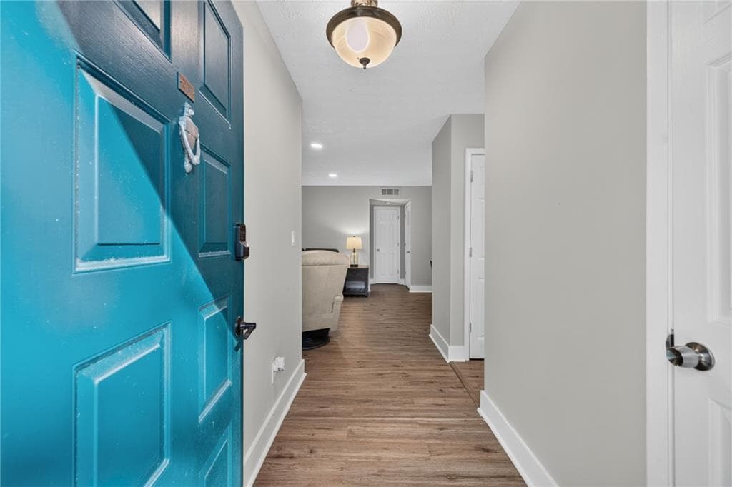 1 bedroom, 1 bathroom, 905 sq ft condominium for sale at 206 Wynnes Ridge Circle, Marietta, GA 30067