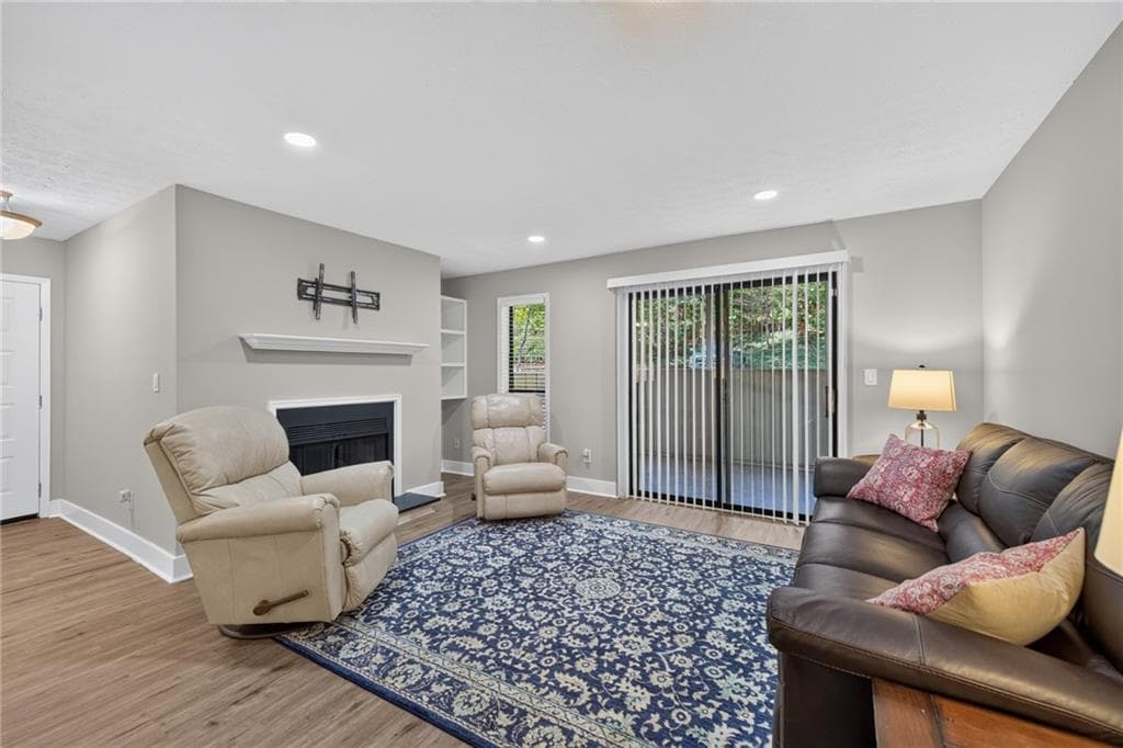 1 bedroom, 1 bathroom, 905 sq ft condominium for sale at 206 Wynnes Ridge Circle, Marietta, GA 30067 — photo 4