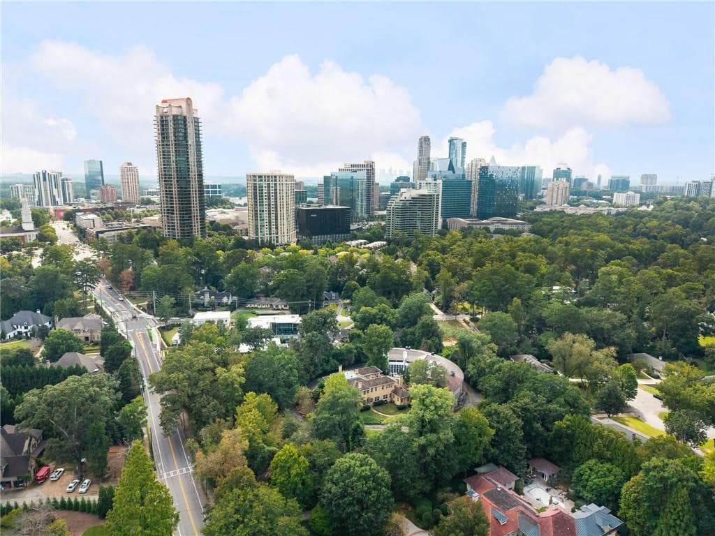 6 bedroom, 6 bathroom, 6,784 sq ft single family residence for sale at 3810 Wieuca Road, Atlanta, GA 30342 — photo 2