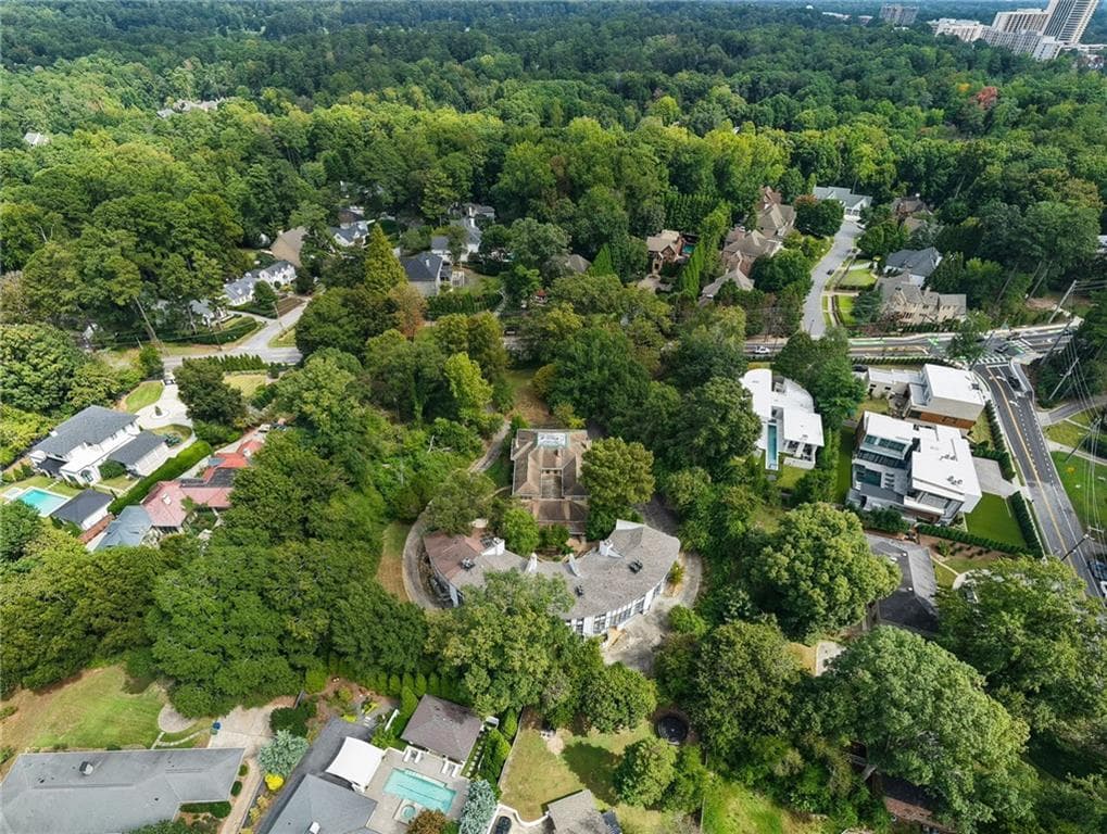6 bedroom, 6 bathroom, 6,784 sq ft single family residence for sale at 3810 Wieuca Road, Atlanta, GA 30342 — photo 3