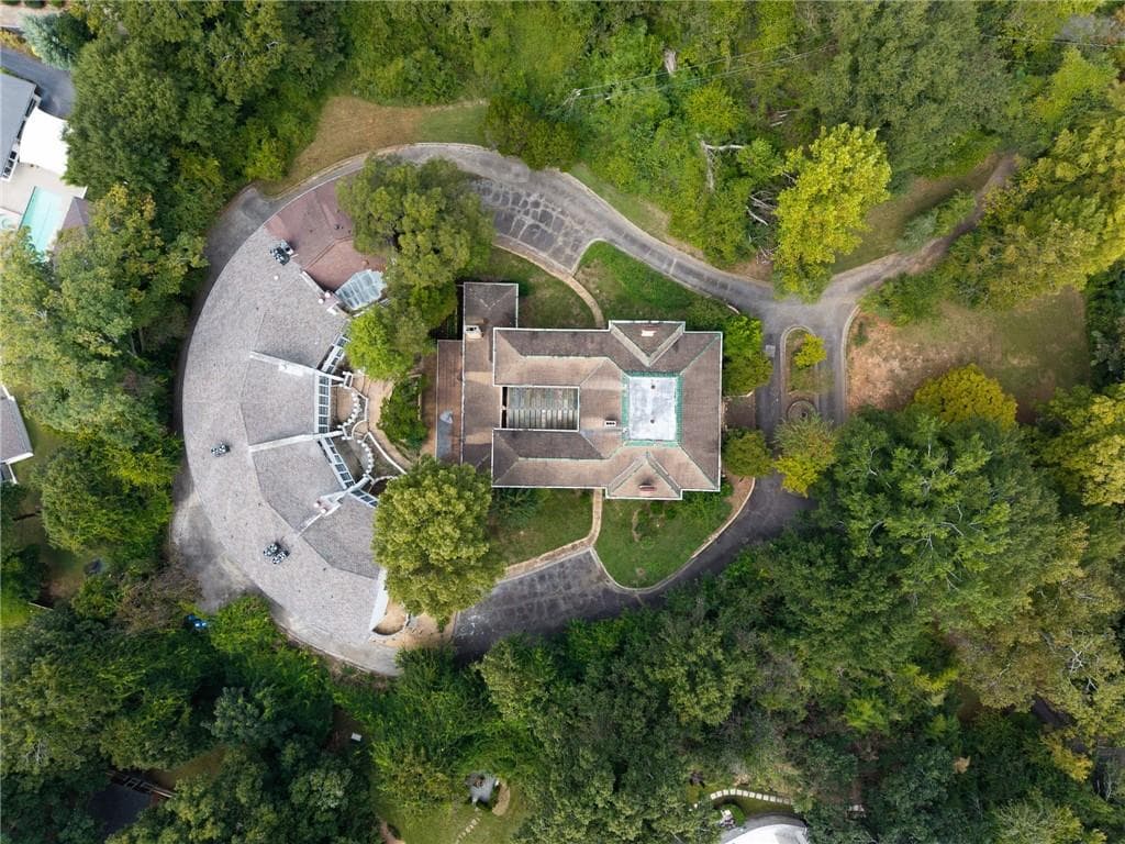 6 bedroom, 6 bathroom, 6,784 sq ft single family residence for sale at 3810 Wieuca Road, Atlanta, GA 30342 — photo 4