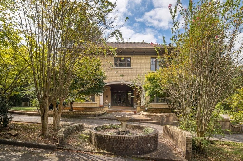 6 bedroom, 6 bathroom, 6,784 sq ft single family residence for sale at 3810 Wieuca Road, Atlanta, GA 30342 — photo 5