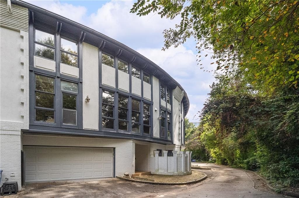 6 bedroom, 6 bathroom, 6,784 sq ft single family residence for sale at 3810 Wieuca Road, Atlanta, GA 30342 — photo 10