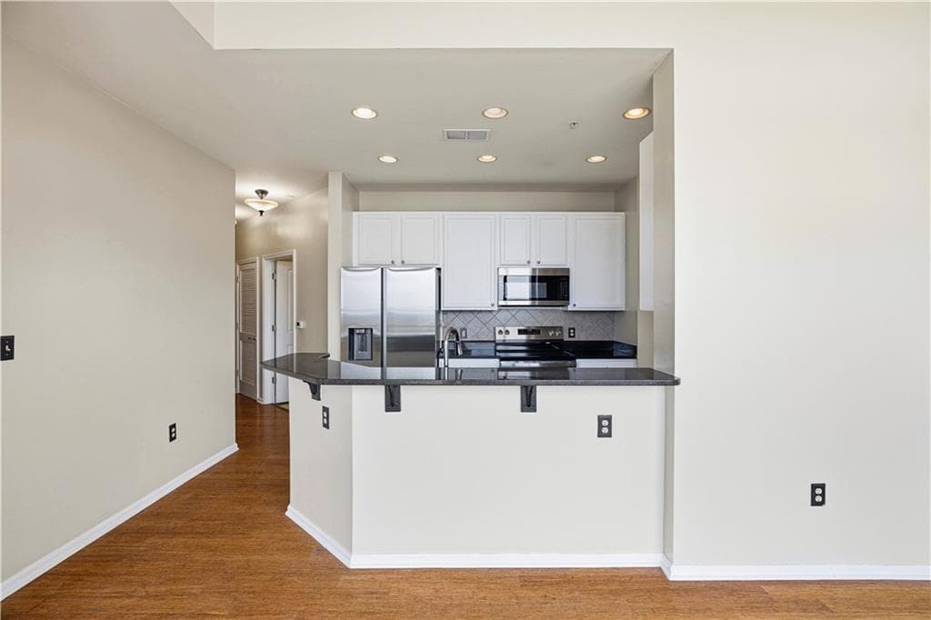 2 bedroom, 2 bathroom, 1,233 sq ft condominium for sale at 3040 Peachtree Road 1503, Atlanta, GA 30305 — photo 8