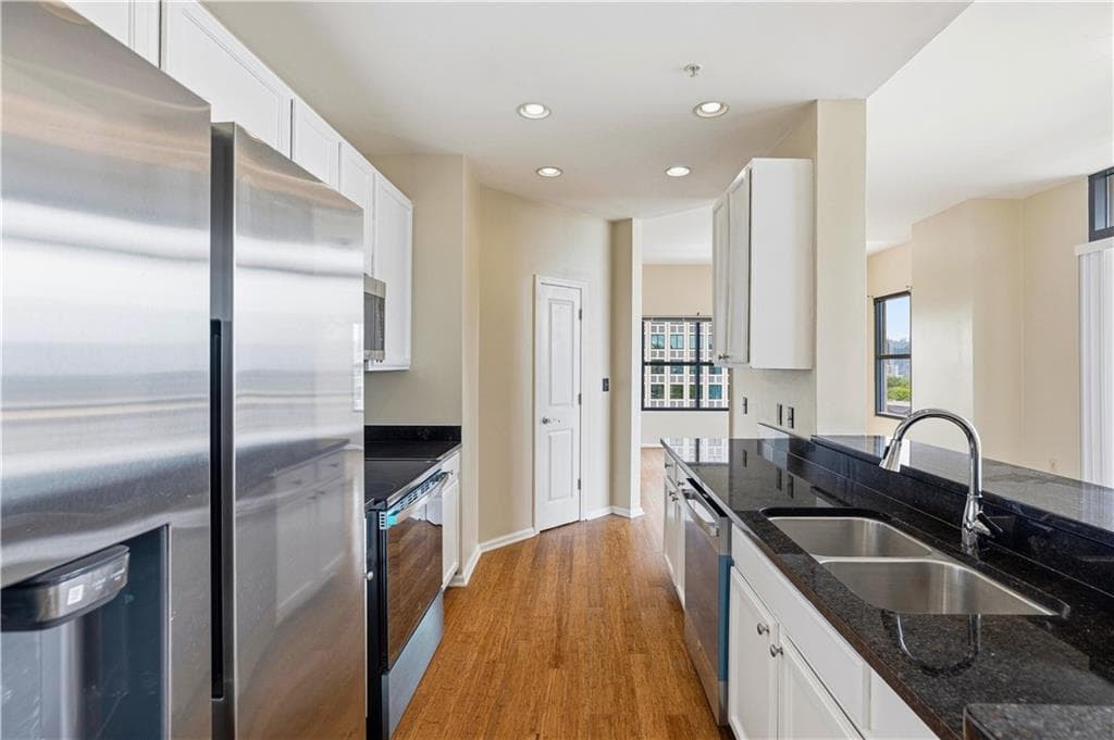 2 bedroom, 2 bathroom, 1,233 sq ft condominium for sale at 3040 Peachtree Road 1503, Atlanta, GA 30305 — photo 9
