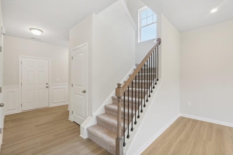 3 bedroom, 3 bathroom, 1,650 sq ft single family residence for sale at 424 Artimis Drive, Dalton, GA 30720 — photo 2
