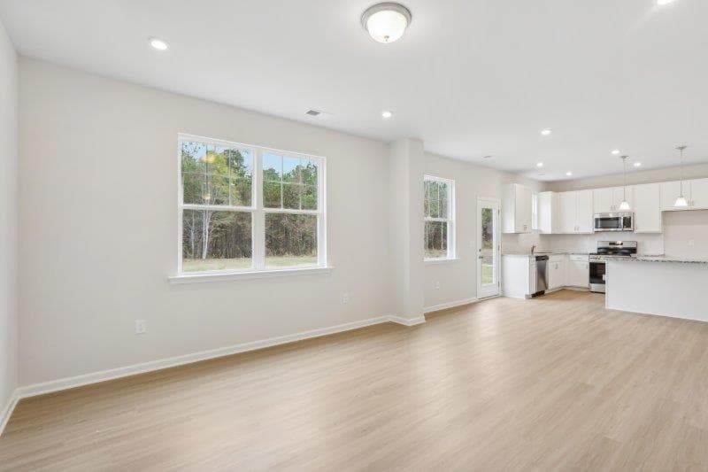 3 bedroom, 3 bathroom, 1,650 sq ft single family residence for sale at 424 Artimis Drive, Dalton, GA 30720 — photo 6