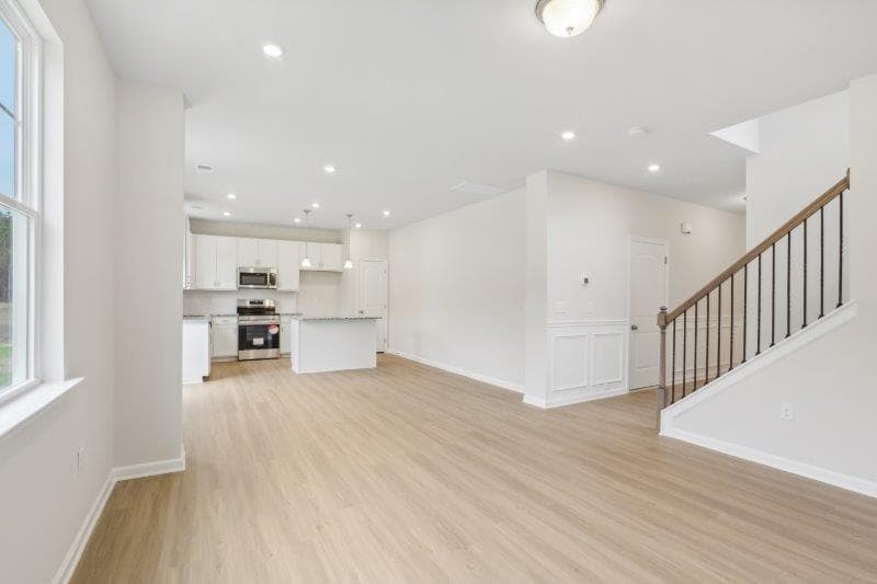 3 bedroom, 3 bathroom, 1,650 sq ft single family residence for sale at 424 Artimis Drive, Dalton, GA 30720 — photo 7