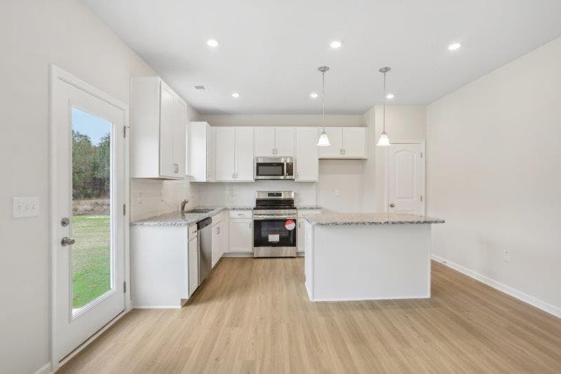 3 bedroom, 3 bathroom, 1,650 sq ft single family residence for sale at 424 Artimis Drive, Dalton, GA 30720 — photo 8