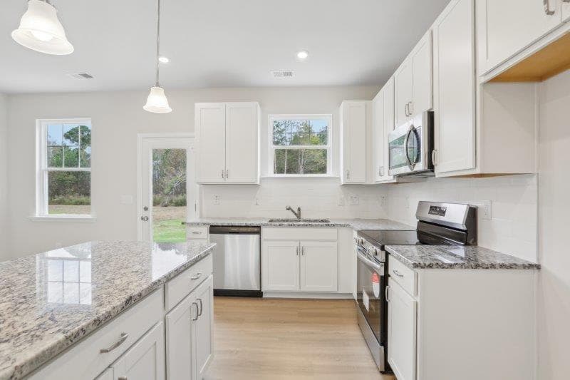 3 bedroom, 3 bathroom, 1,650 sq ft single family residence for sale at 424 Artimis Drive, Dalton, GA 30720 — photo 9