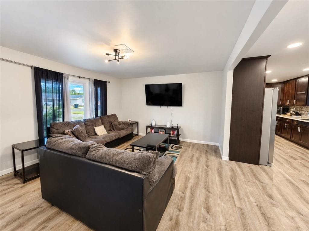 3 bedroom, 2 bathroom, 1,283 sq ft single family residence for sale at 208 Bedivere, Warner Robins, GA 31093 — photo 5