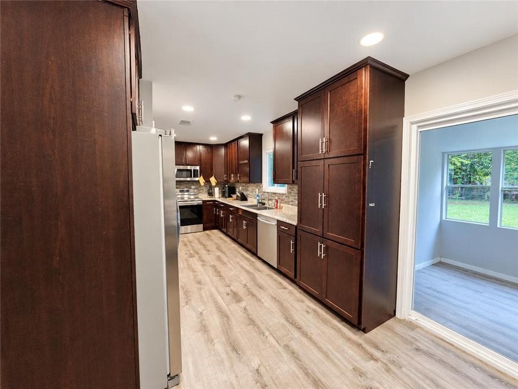 3 bedroom, 2 bathroom, 1,283 sq ft single family residence for sale at 208 Bedivere, Warner Robins, GA 31093 — photo 9