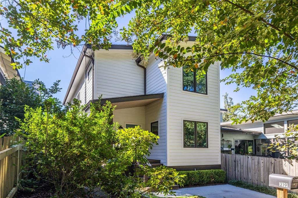 3 bedroom, 3 bathroom, 1,984 sq ft townhouse for sale at 219 Gibson Street, Atlanta, GA 30316 — photo 2