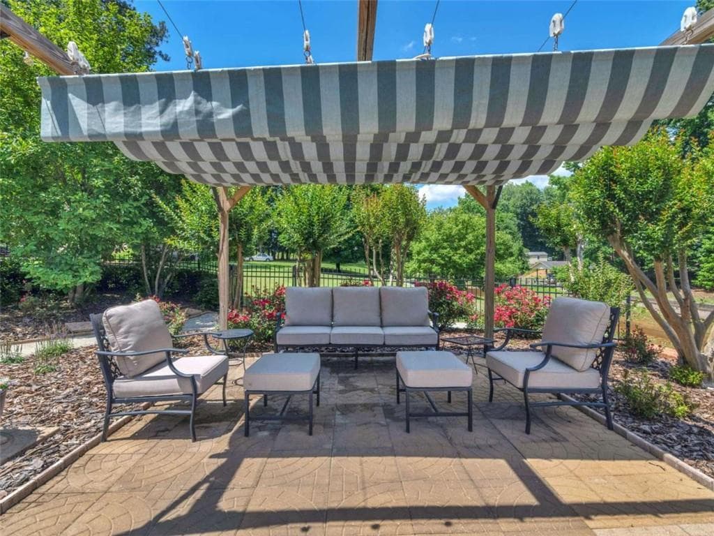 5 bedroom, 4 bathroom, 5,400 sq ft single family residence for sale at 8568 Canal Drive, Jonesboro, GA 30236 — photo 5
