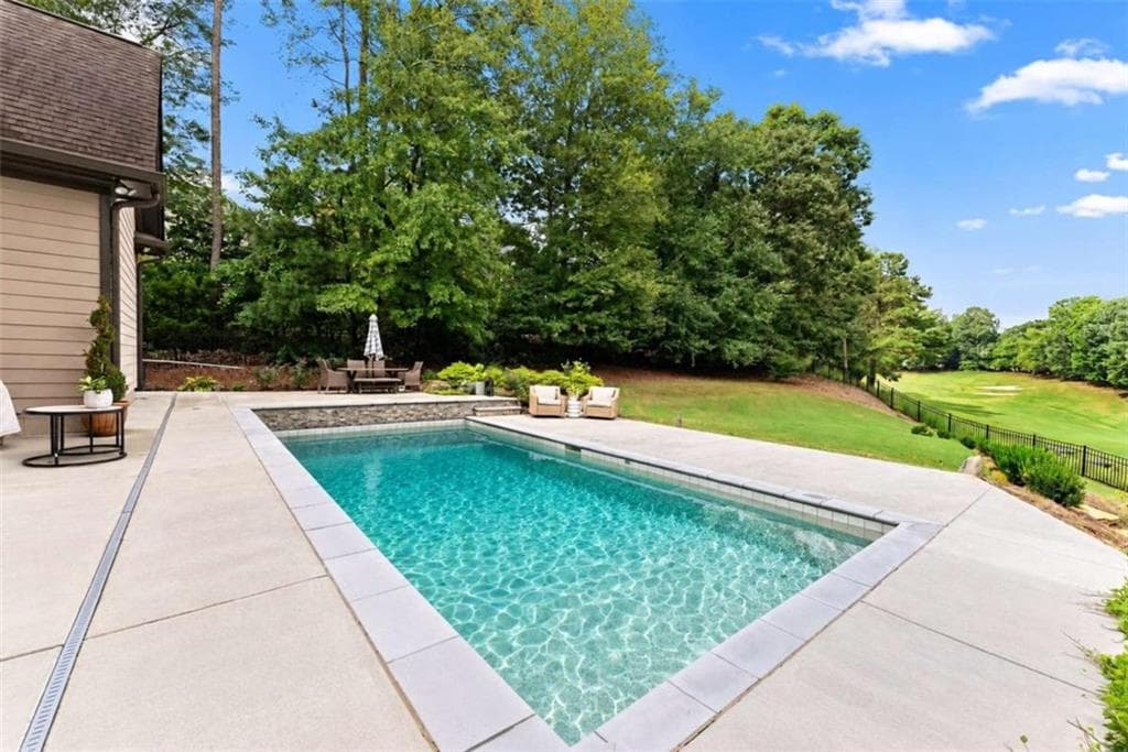 5 bedroom, 5 bathroom, 4,170 sq ft single family residence for sale at 4405 Park Royal Drive, Flowery Branch, GA 30542 — photo 2