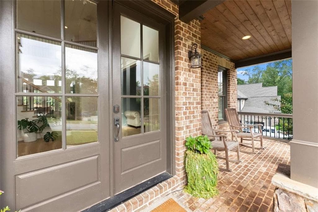 5 bedroom, 5 bathroom, 4,170 sq ft single family residence for sale at 4405 Park Royal Drive, Flowery Branch, GA 30542 — photo 4