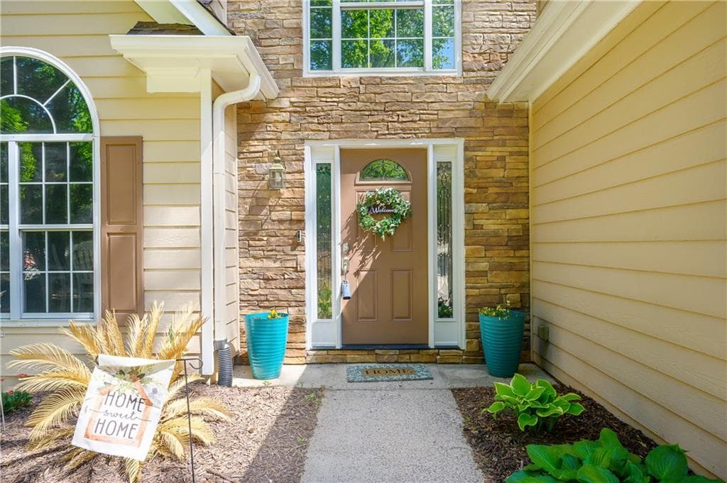 4 bedroom, 3 bathroom, 2,364 sq ft single family residence for sale at 9530 Bonsall Circle, Gainesville, GA 30506 — photo 3