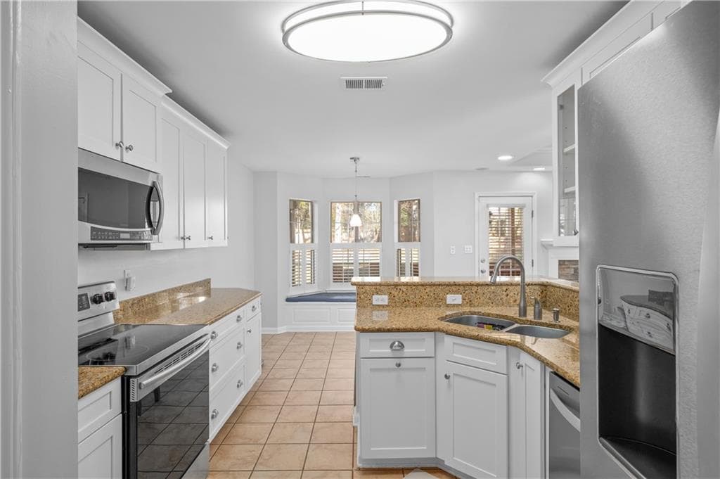 4 bedroom, 3 bathroom, 2,364 sq ft single family residence for sale at 9530 Bonsall Circle, Gainesville, GA 30506 — photo 8