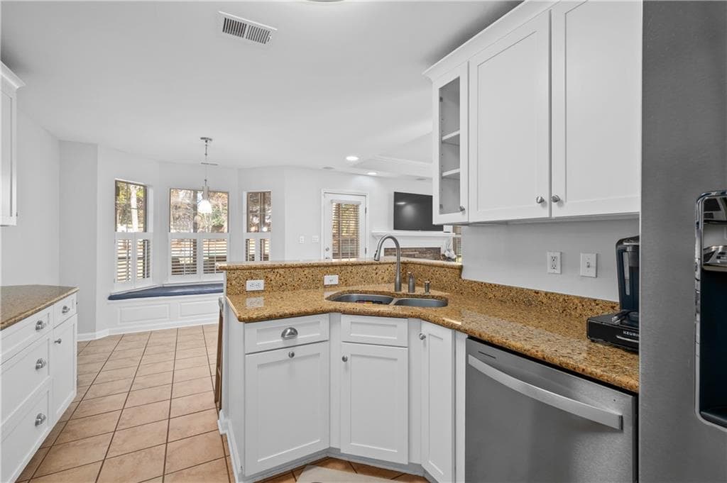 4 bedroom, 3 bathroom, 2,364 sq ft single family residence for sale at 9530 Bonsall Circle, Gainesville, GA 30506 — photo 10