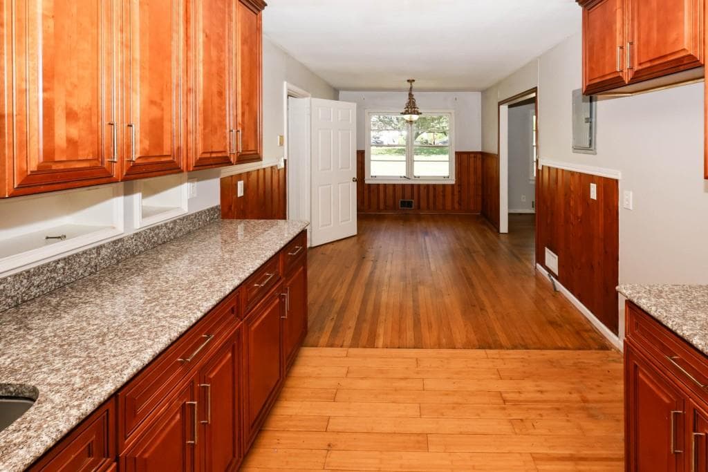 7 bedroom, 5 bathroom, 3,226 sq ft single family residence for rent at 5075 Winters Chapel Road, Atlanta, GA 30360 for $3,950 a month — photo 8