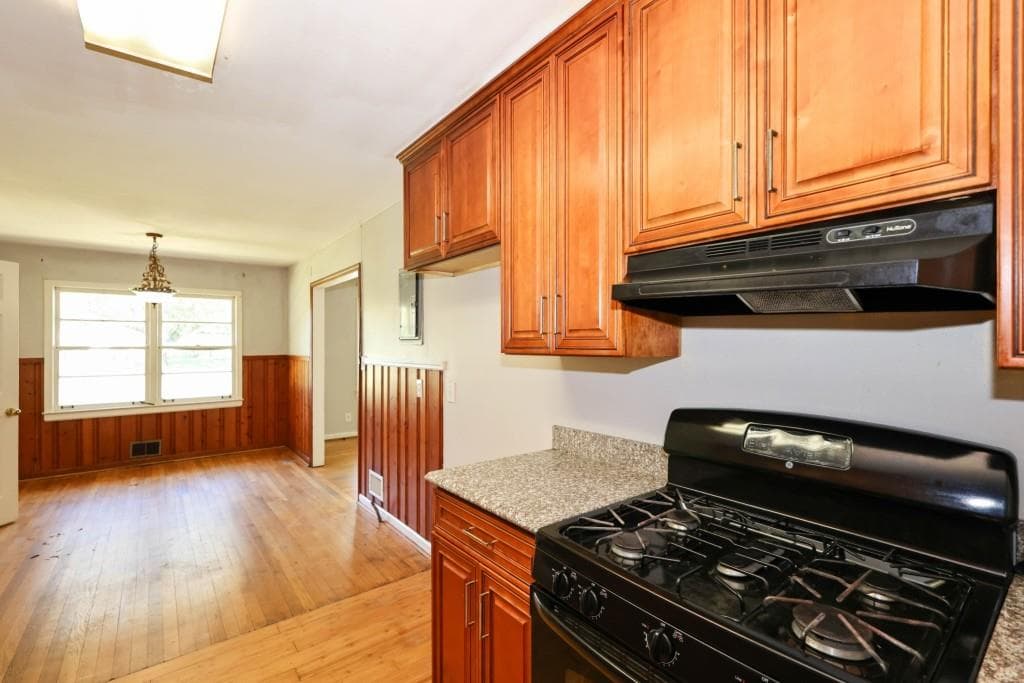 7 bedroom, 5 bathroom, 3,226 sq ft single family residence for rent at 5075 Winters Chapel Road, Atlanta, GA 30360 for $3,950 a month — photo 9