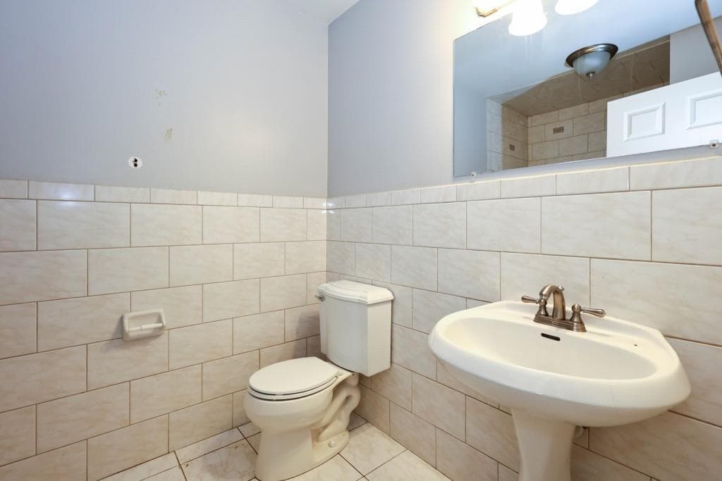 7 bedroom, 5 bathroom, 3,226 sq ft single family residence for rent at 5075 Winters Chapel Road, Atlanta, GA 30360 for $3,950 a month — photo 10