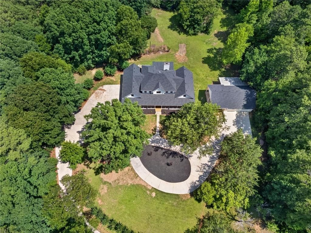 6 bedroom, 7 bathroom, 6,957 sq ft single family residence for sale at 5098 Gwendolyn Court, Acworth, GA 30101 — photo 3