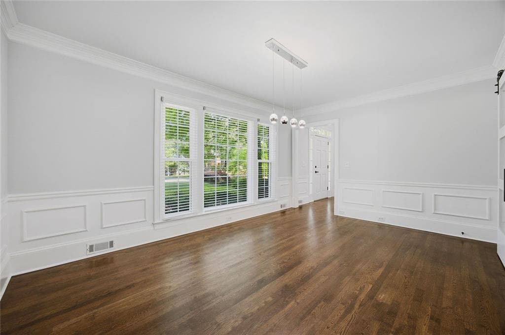 5 bedroom, 5 bathroom, 4,879 sq ft single family residence for sale at 7525 S Spalding Lake Drive, Sandy Springs, GA 30350 — photo 3