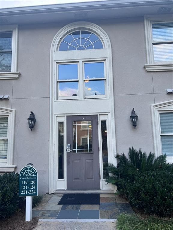 2 bedroom, 2 bathroom, 1,382 sq ft condominium for sale at 1538 Chantilly Drive 222, Atlanta, GA 30324 — photo 1 of 4
